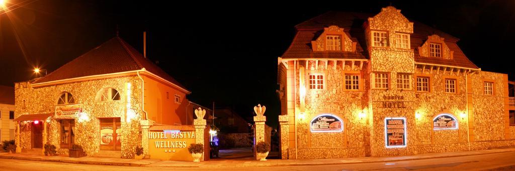 Bastya Wellness Hotel - Nyírbátor Dış mekan fotoğraf